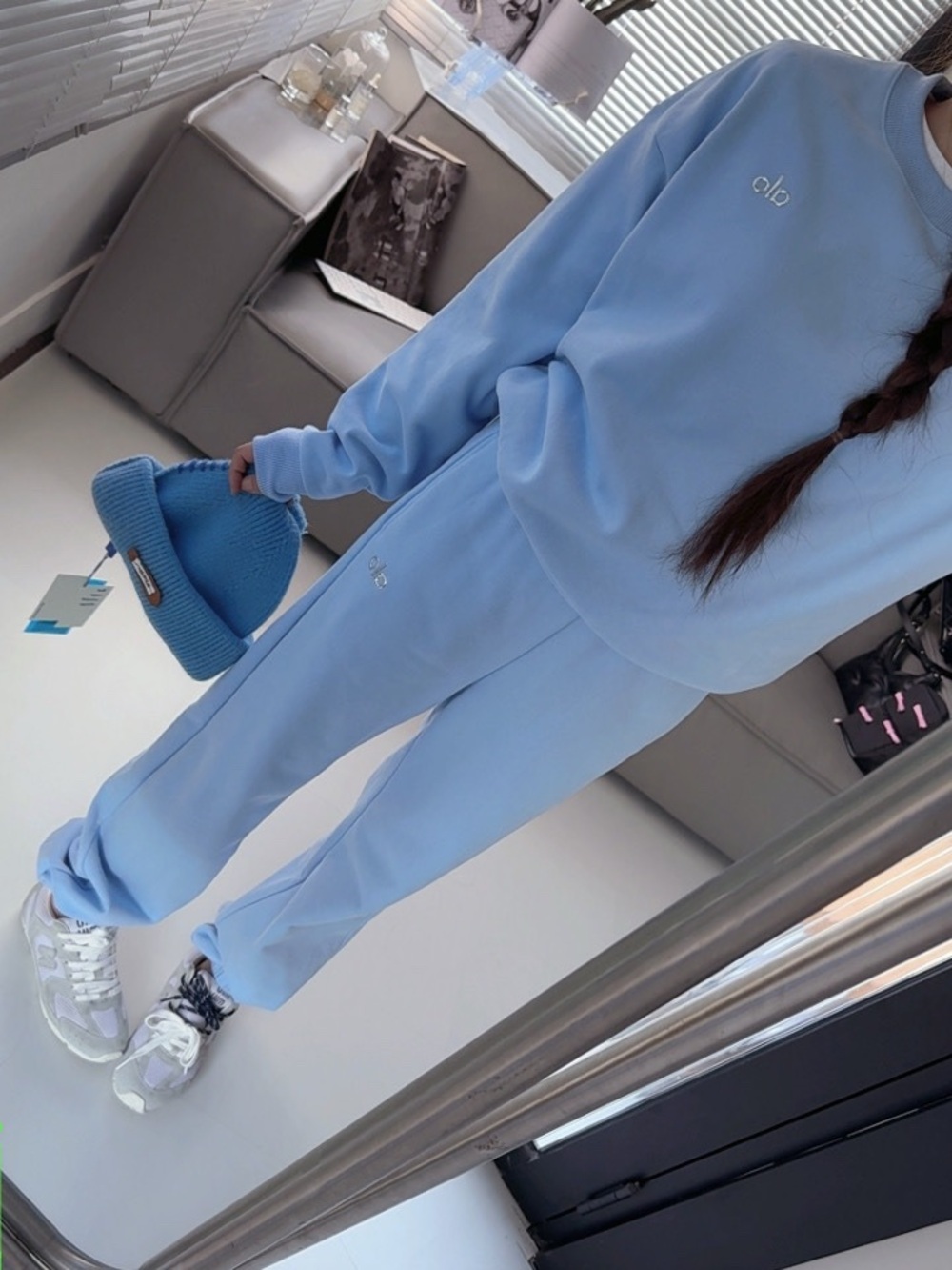 ALO Yoga Crystal Blue 2 Piece Crewneck Sweatshirt Jogger Set